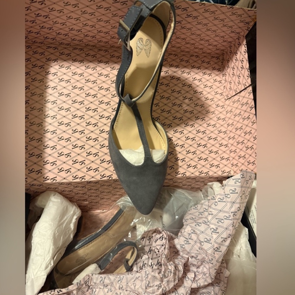 Victoria’s Secret Sz 7 Black Pearl TStrap Heels - Picture 2 of 4